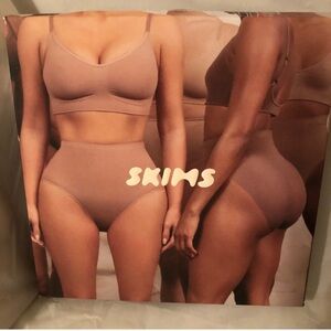 NEW….. Skims Seamless Mid waist Brief  in sand 2X